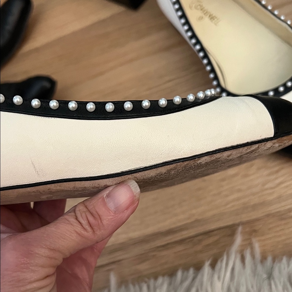 CHANEL Pearl Black Cream Lambskin CC Ballet Cap toe Flats 2016 - Picture 12 of 16